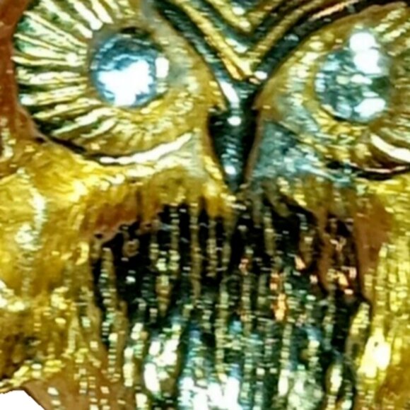 Vintage Owl Brooch Gold Plated Textured Clear Rhinestones Detailed Bird Pin - Picture 5 of 10